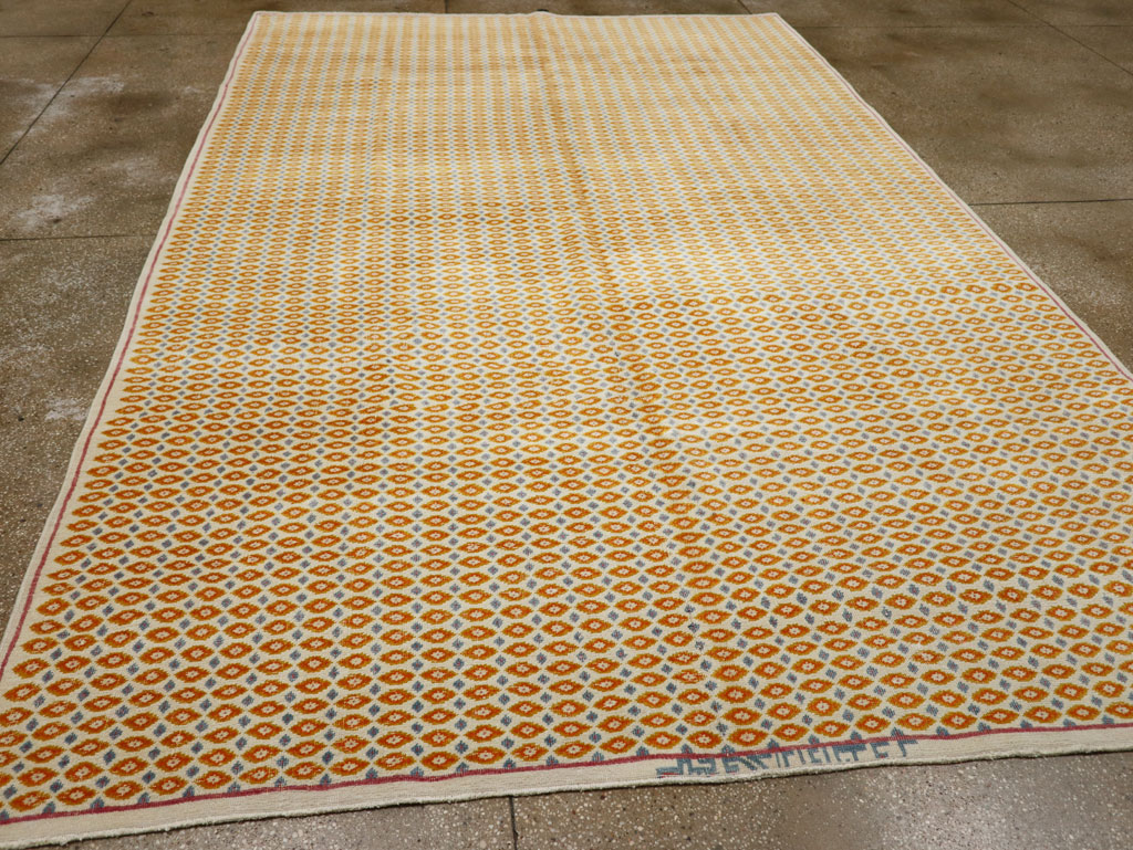 Vintage Persian Flatweave Kilim Room Size Carpet, No.33419 - Galerie Shabab