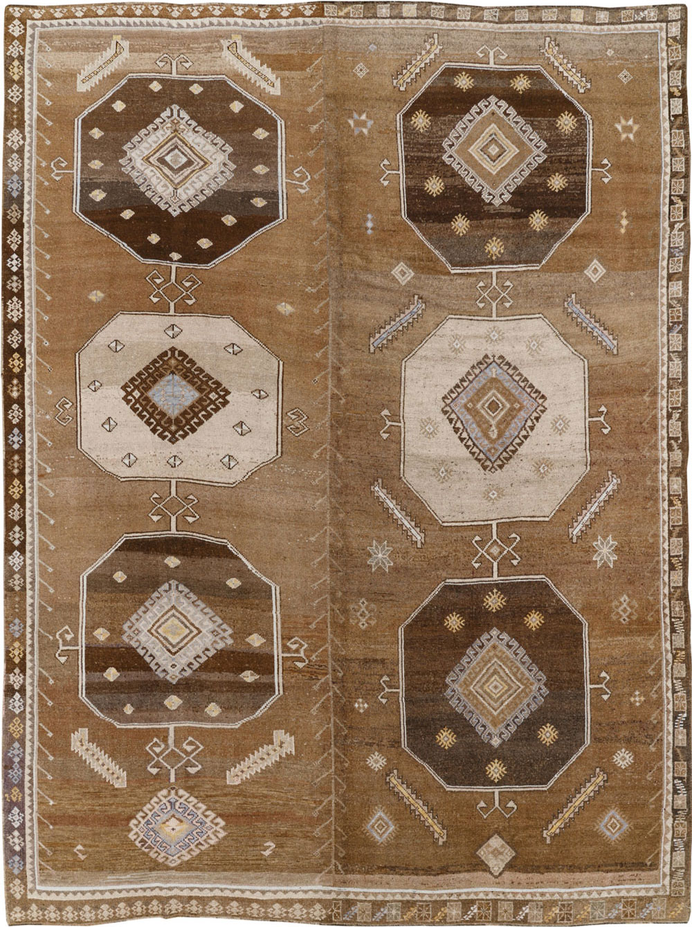 Vintage Turkish Anatolian Room Size Carpet, No.33422 - Galerie Shabab