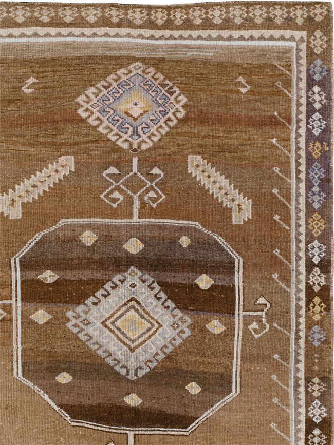 Vintage Turkish Anatolian Room Size Carpet, No.33422 - Galerie Shabab