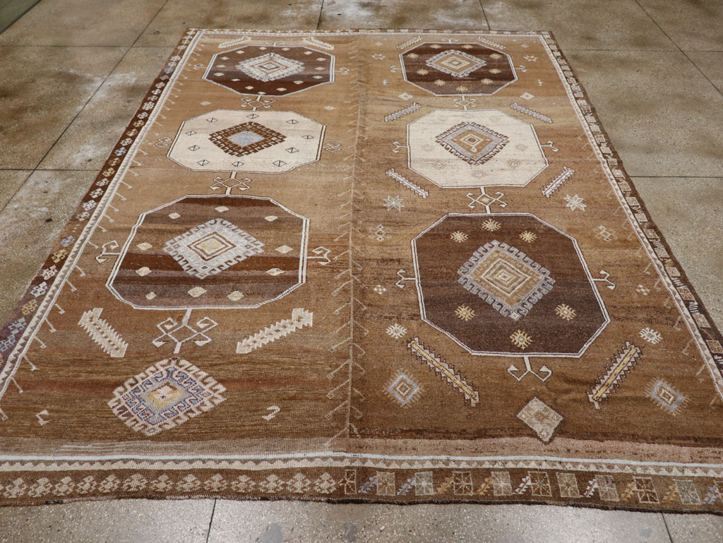 Vintage Turkish Anatolian Room Size Carpet, No.33422 - Galerie Shabab