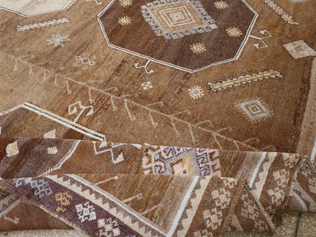 Vintage Turkish Anatolian Room Size Carpet, No.33422 - Galerie Shabab