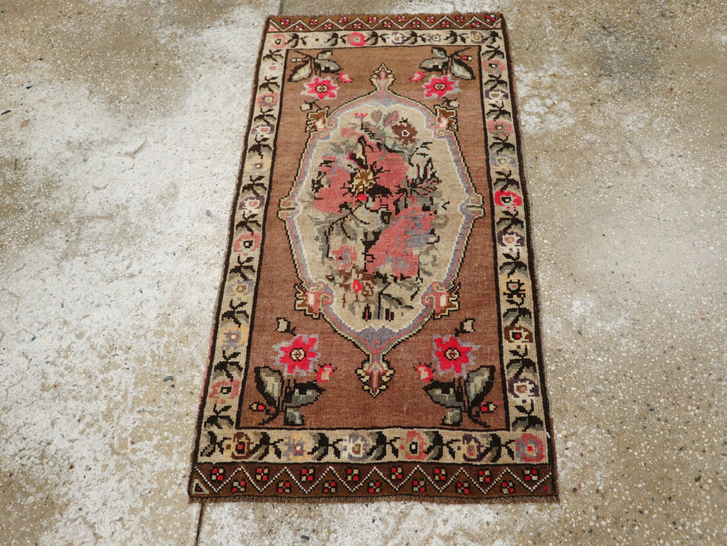 Vintage Turkish Anatolian Throw Rug, No.33456 - Galerie Shabab