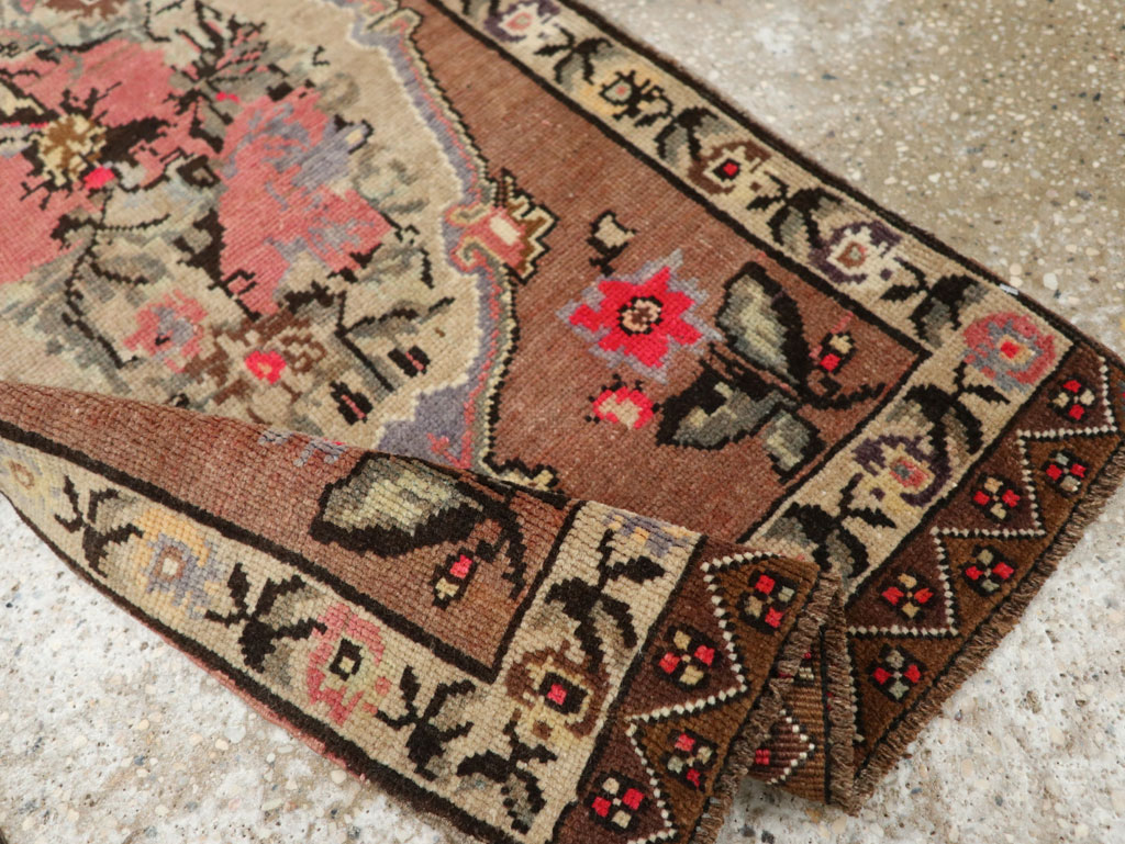 Vintage Turkish Anatolian Throw Rug, No.33456 - Galerie Shabab