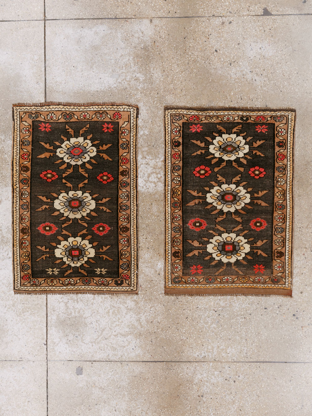 Vintage Turkish Anatolian Throw Rug  (Pair: 1 of 2), No.33458 - Galerie Shabab