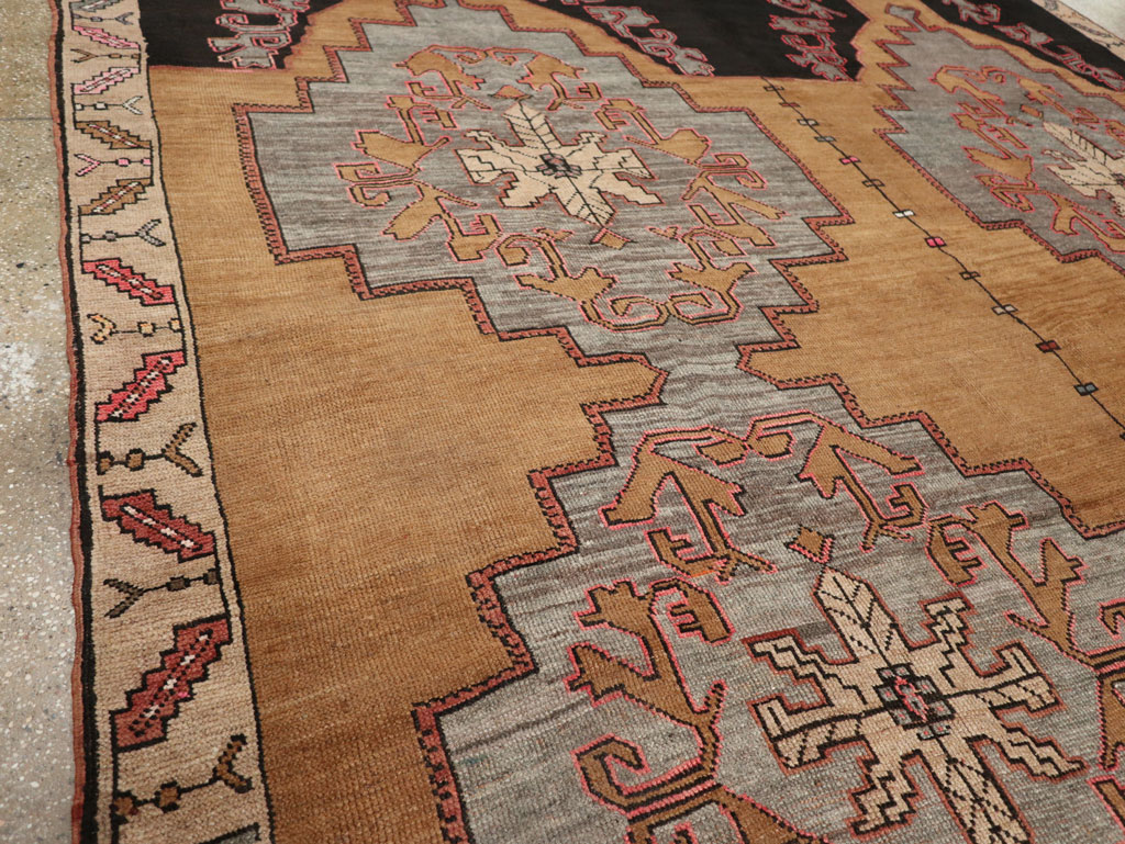 Vintage Turkish Anatolian Room Size Carpet, No.33462 - Galerie Shabab