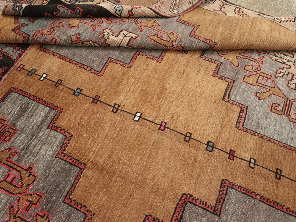 Vintage Turkish Anatolian Room Size Carpet, No.33462 - Galerie Shabab