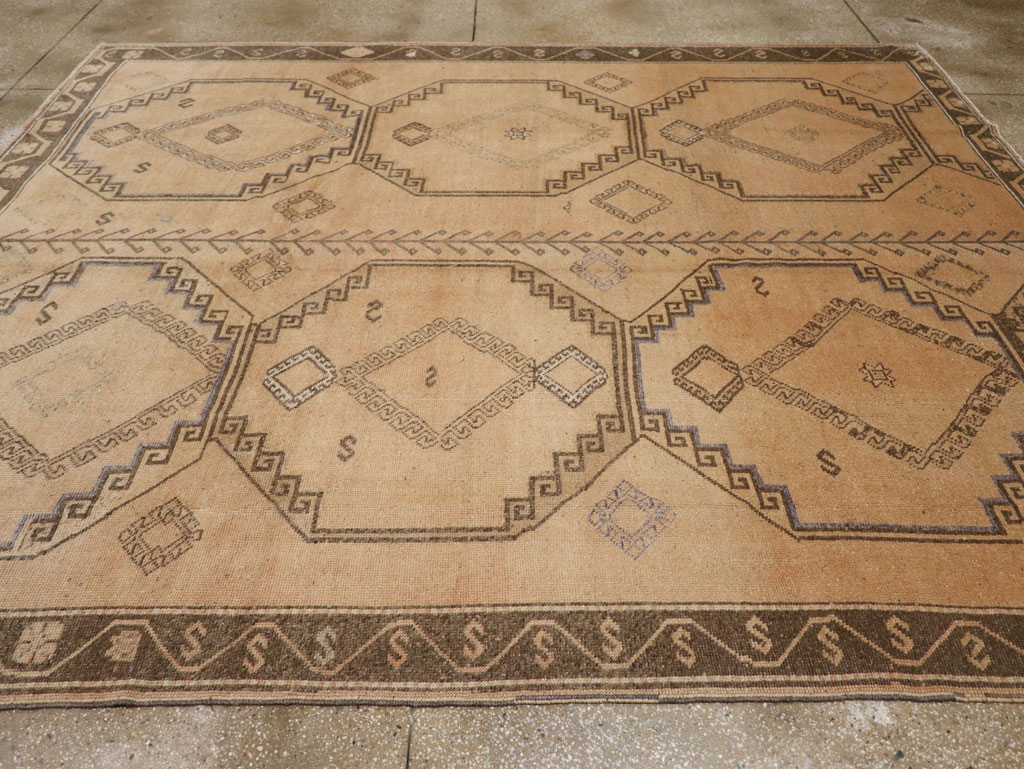 Vintage Turkish Anatolian Room Size Carpet, No.33464 - Galerie Shabab