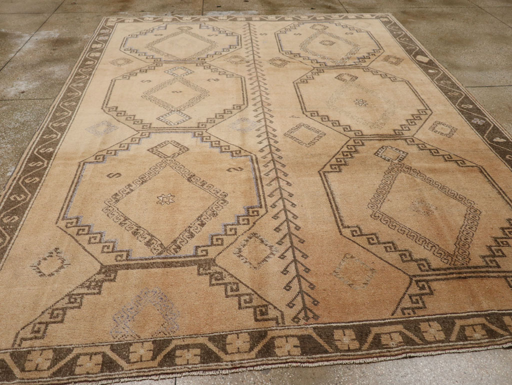 Vintage Turkish Anatolian Room Size Carpet, No.33464 - Galerie Shabab