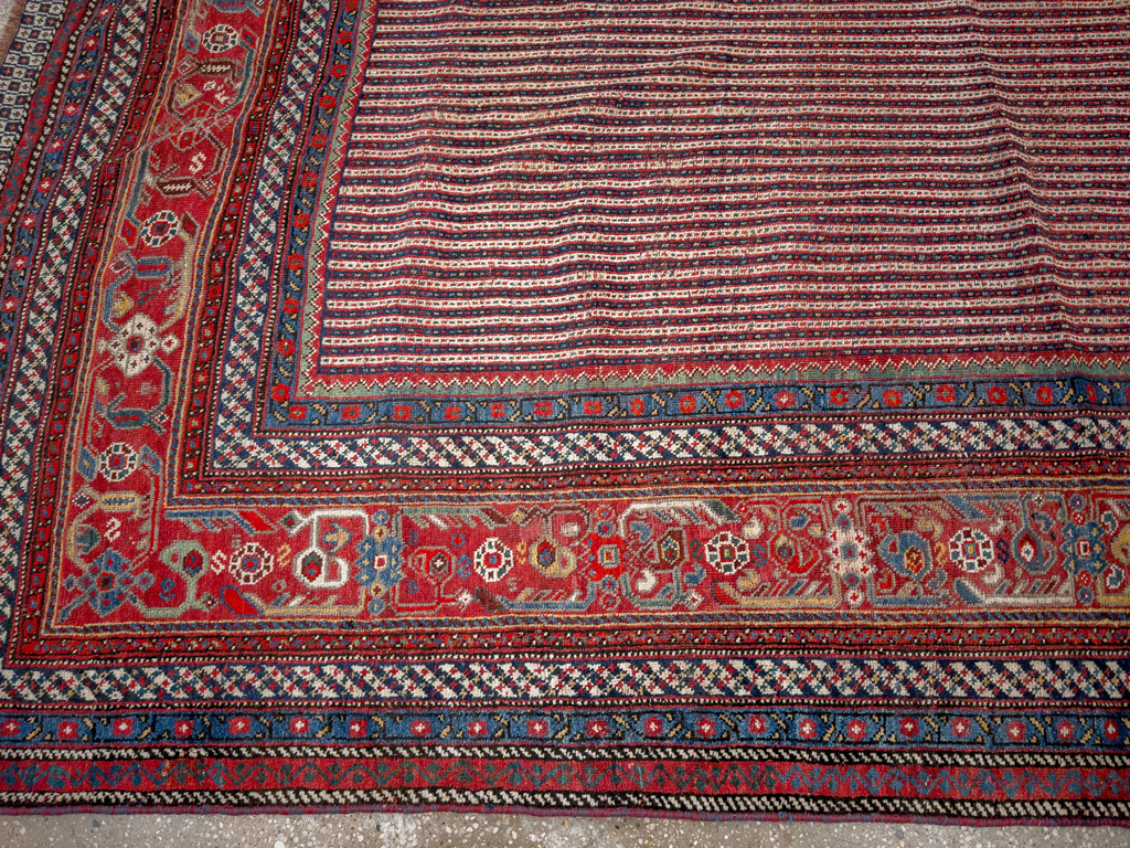 Antique Persian Qashqai Accent Carpet, No.33469 - Galerie Shabab