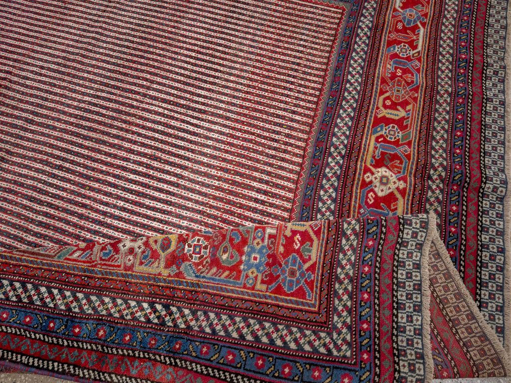 Antique Persian Qashqai Accent Carpet, No.33469 - Galerie Shabab