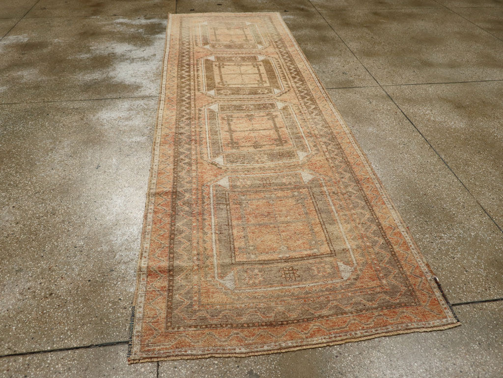 Vintage Turkish Anatolian Runner, No.33473 - Galerie Shabab