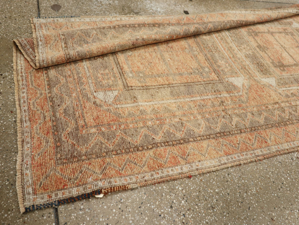 Vintage Turkish Anatolian Runner, No.33473 - Galerie Shabab