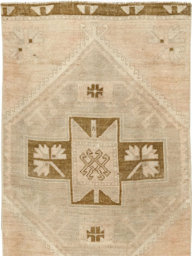 Vintage Turkish Anatolian Long Runner, No.33475 - Galerie Shabab