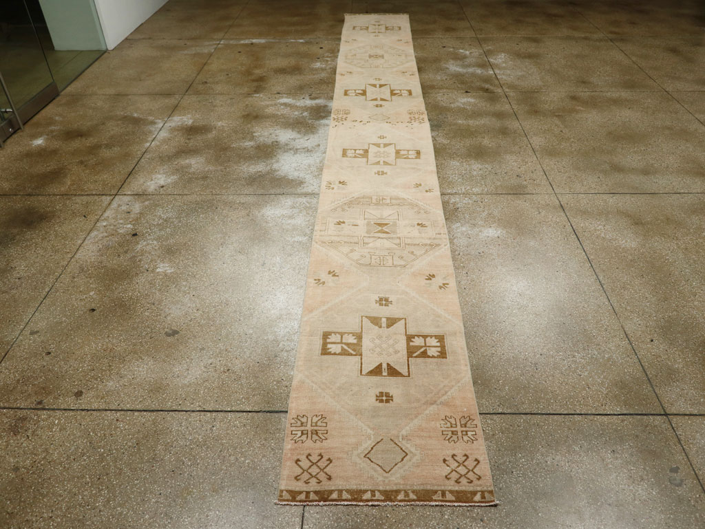 Vintage Turkish Anatolian Long Runner, No.33475 - Galerie Shabab