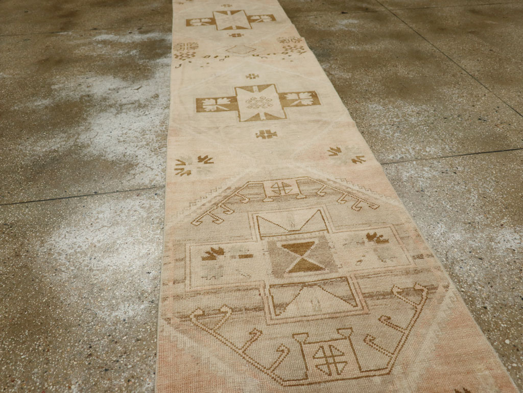 Vintage Turkish Anatolian Long Runner, No.33475 - Galerie Shabab