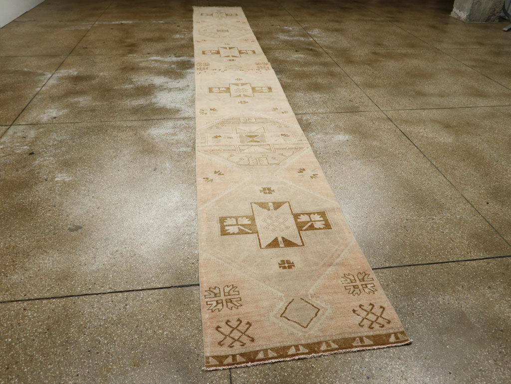 Vintage Turkish Anatolian Long Runner, No.33475 - Galerie Shabab