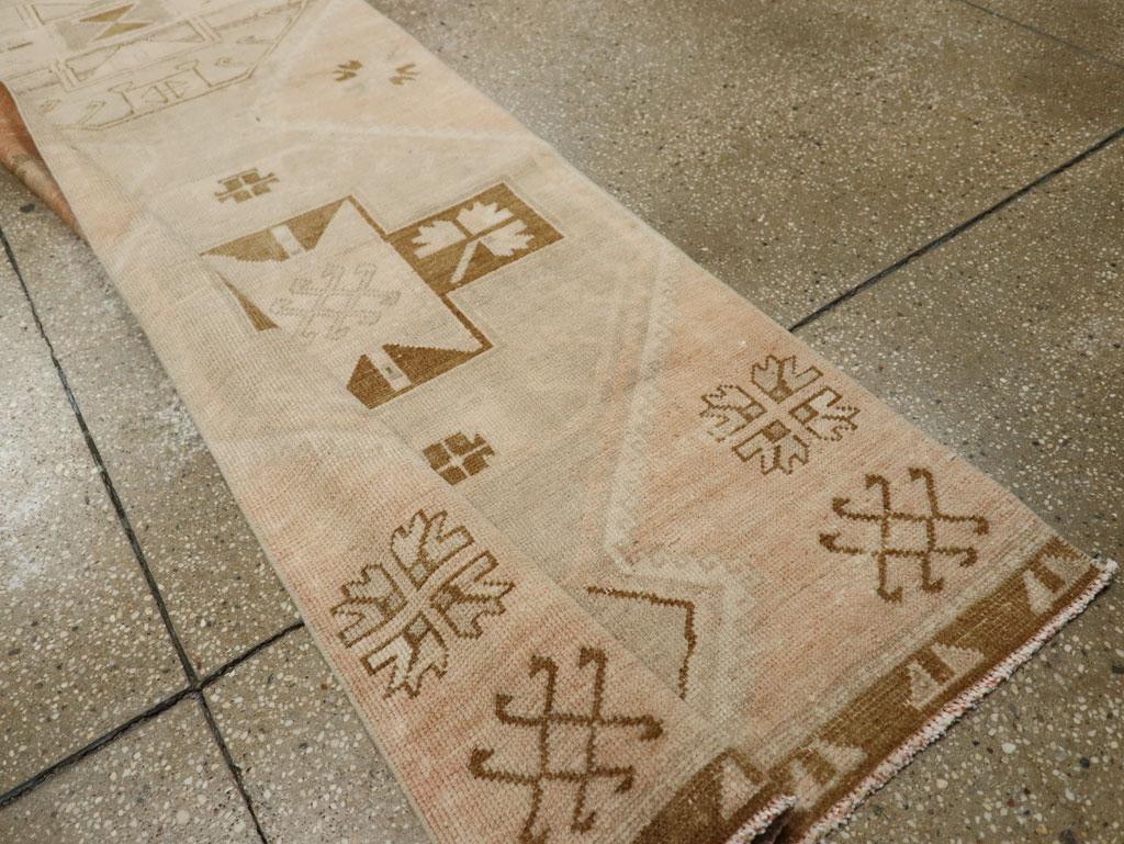 Vintage Turkish Anatolian Long Runner, No.33475 - Galerie Shabab