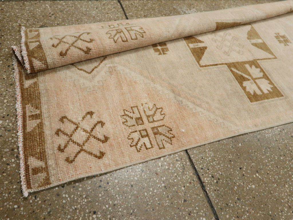 Vintage Turkish Anatolian Long Runner, No.33475 - Galerie Shabab