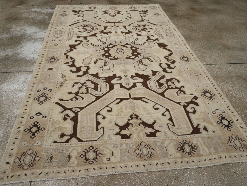 Vintage Turkish Anatolian Gallery Rug, No.33481 - Galerie Shabab