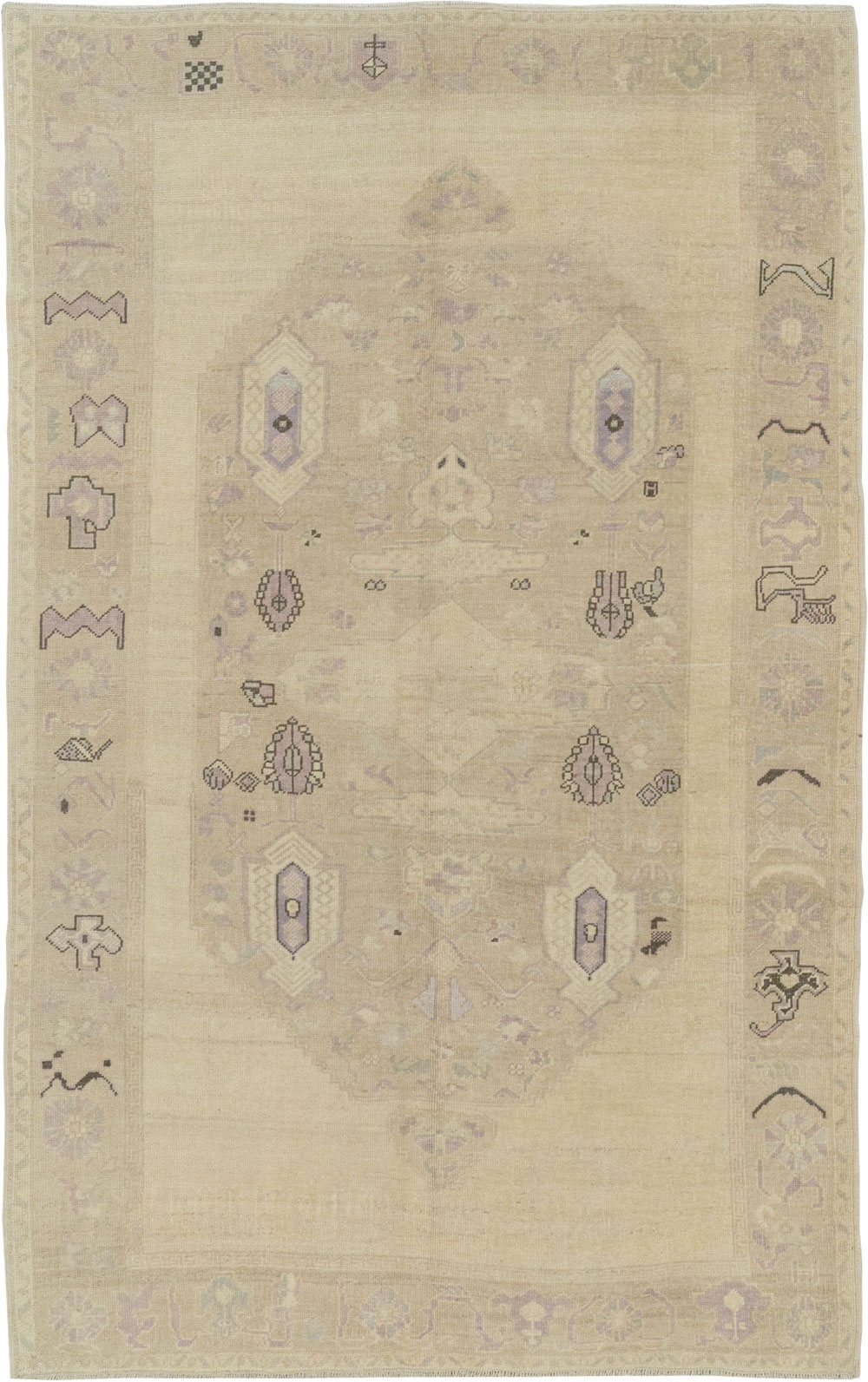 Vintage Turkish Anatolian Accent Rug, No.33483 - Galerie Shabab