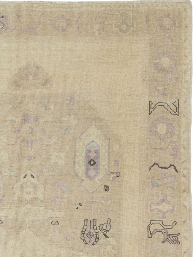 Vintage Turkish Anatolian Accent Rug, No.33483 - Galerie Shabab