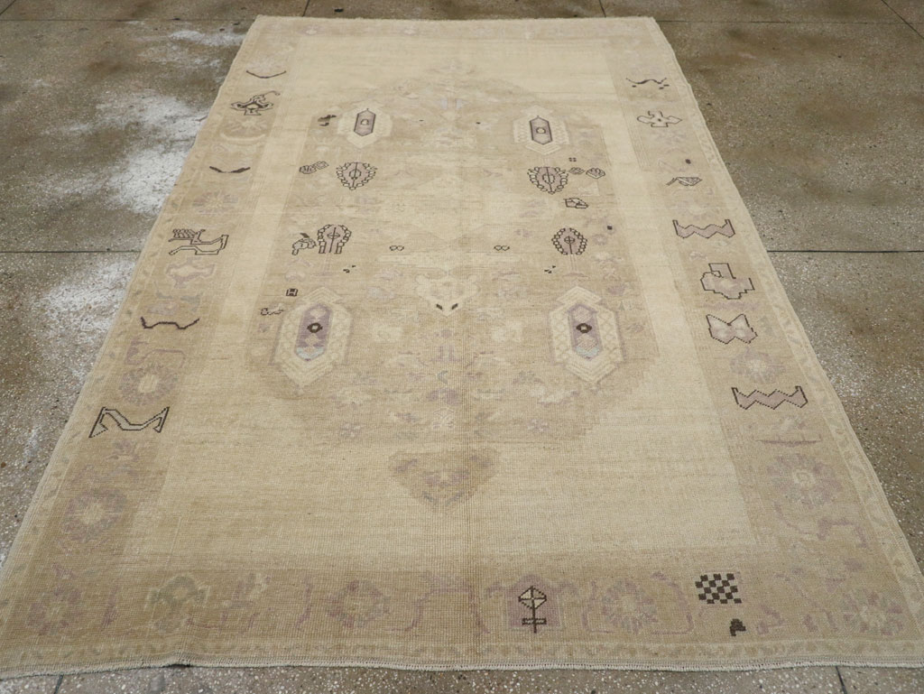 Vintage Turkish Anatolian Accent Rug, No.33483 - Galerie Shabab