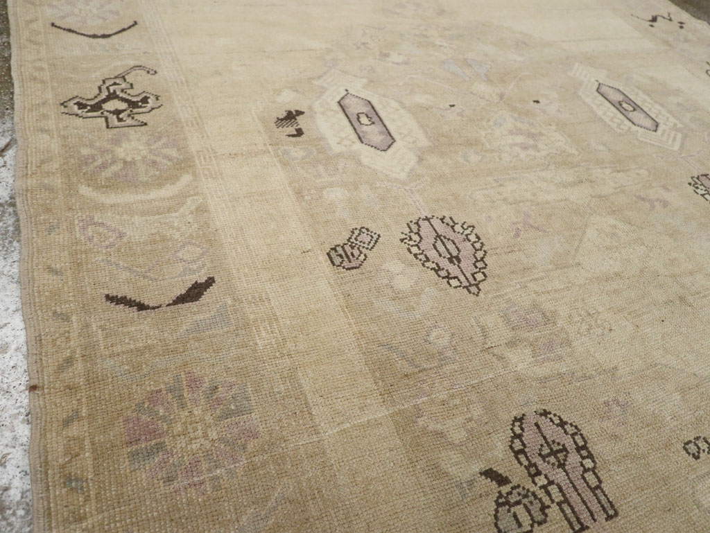 Vintage Turkish Anatolian Accent Rug, No.33483 - Galerie Shabab