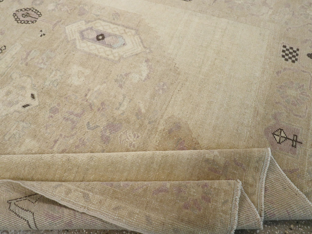 Vintage Turkish Anatolian Accent Rug, No.33483 - Galerie Shabab