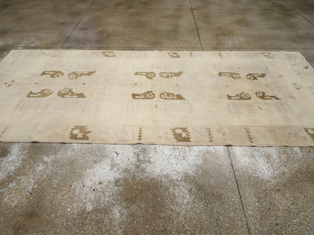 Vintage Turkish Anatolian Gallery Rug, No.33484 - Galerie Shabab