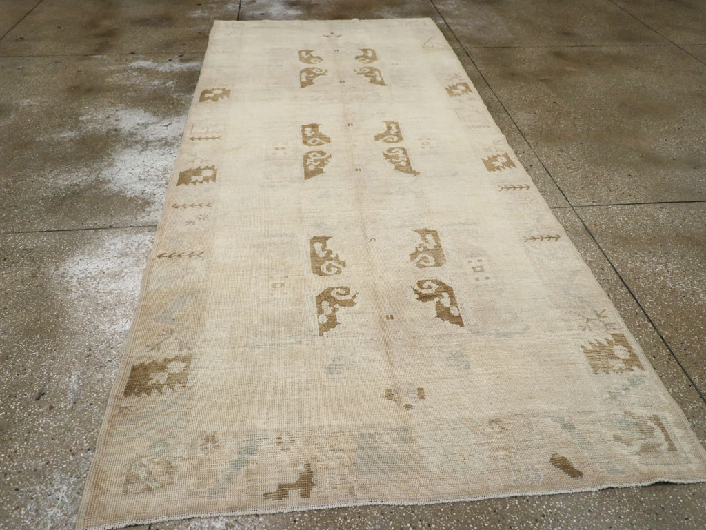 Vintage Turkish Anatolian Wide Gallery Runner, No.33484 - Galerie Shabab