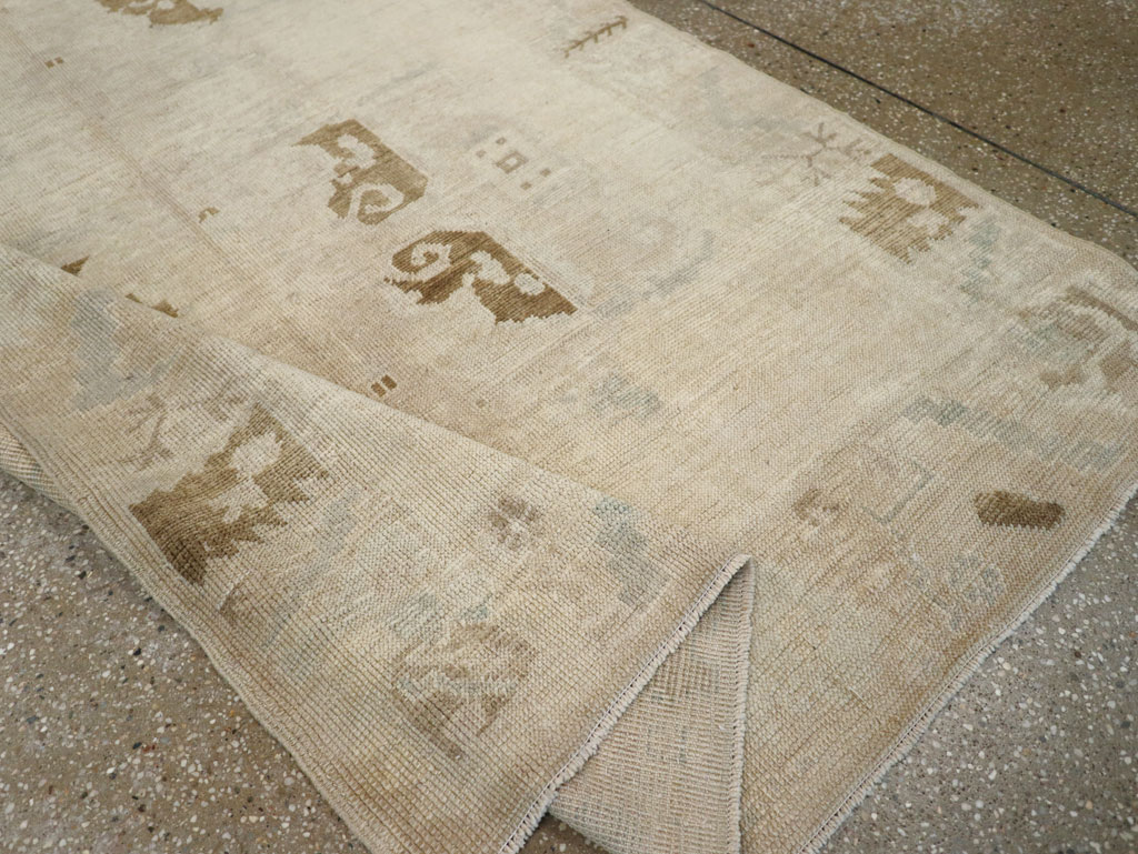 Vintage Turkish Anatolian Wide Gallery Runner, No.33484 - Galerie Shabab