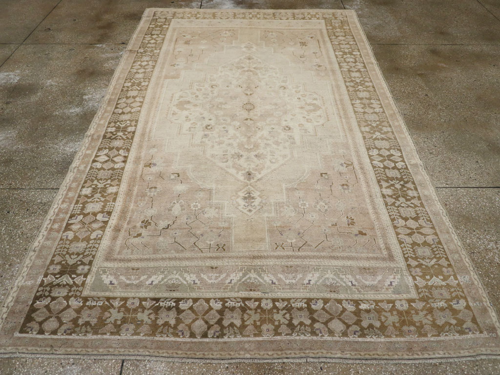 Vintage Turkish Anatolian Gallery Carpet, No.33485 - Galerie Shabab