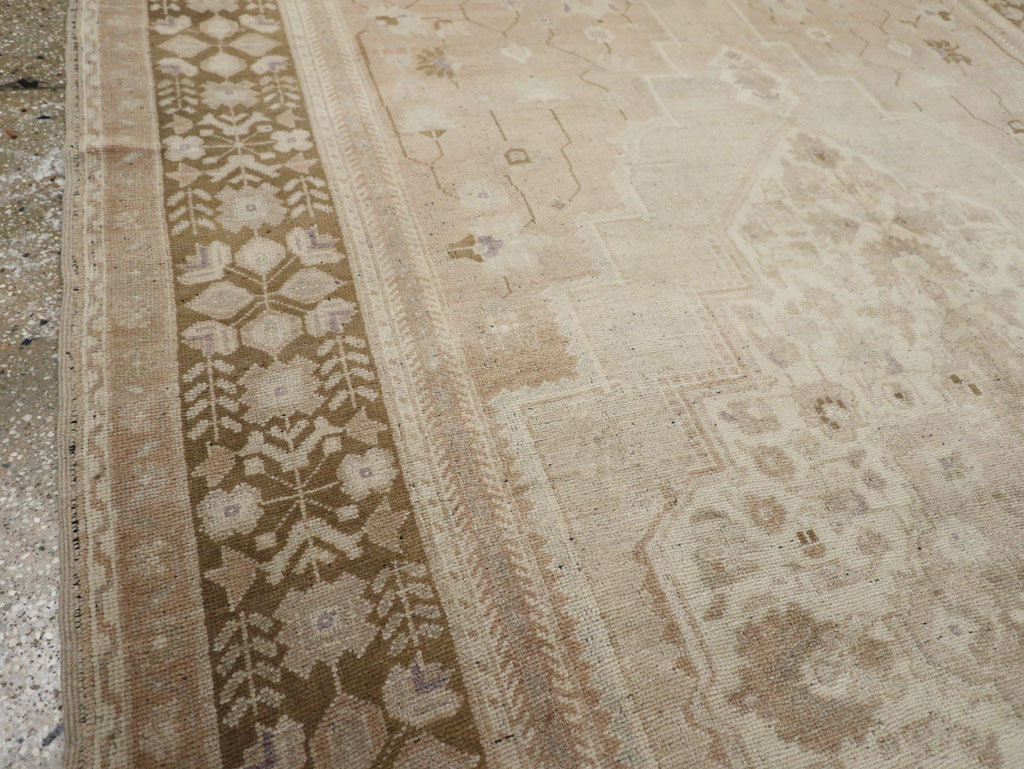 Vintage Turkish Anatolian Gallery Carpet, No.33485 - Galerie Shabab