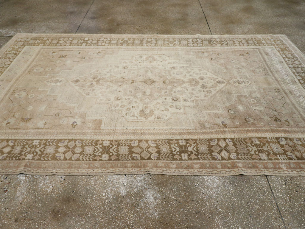 Vintage Turkish Anatolian Gallery Carpet, No.33485 - Galerie Shabab