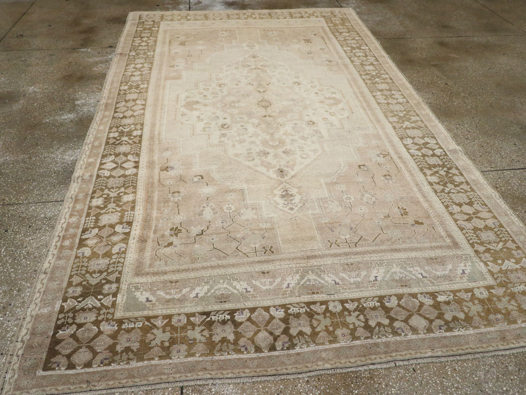 Vintage Turkish Anatolian Gallery Carpet, No.33485 - Galerie Shabab