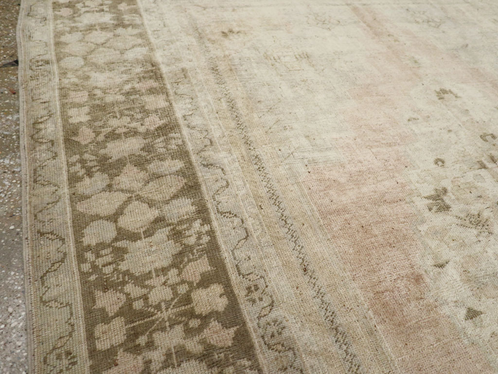 Vintage Turkish Anatolian Accent Rug, No.33487 - Galerie Shabab