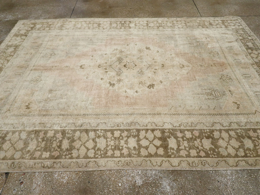 Vintage Turkish Anatolian Accent Rug, No.33487 - Galerie Shabab