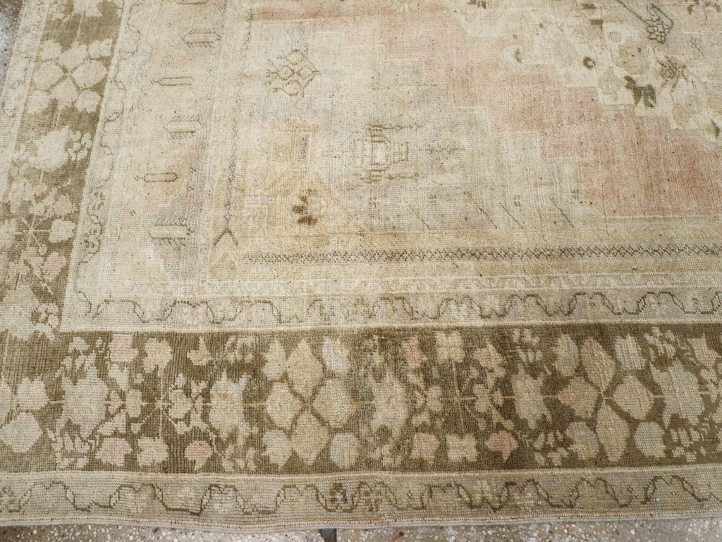 Vintage Turkish Anatolian Accent Rug, No.33487 - Galerie Shabab