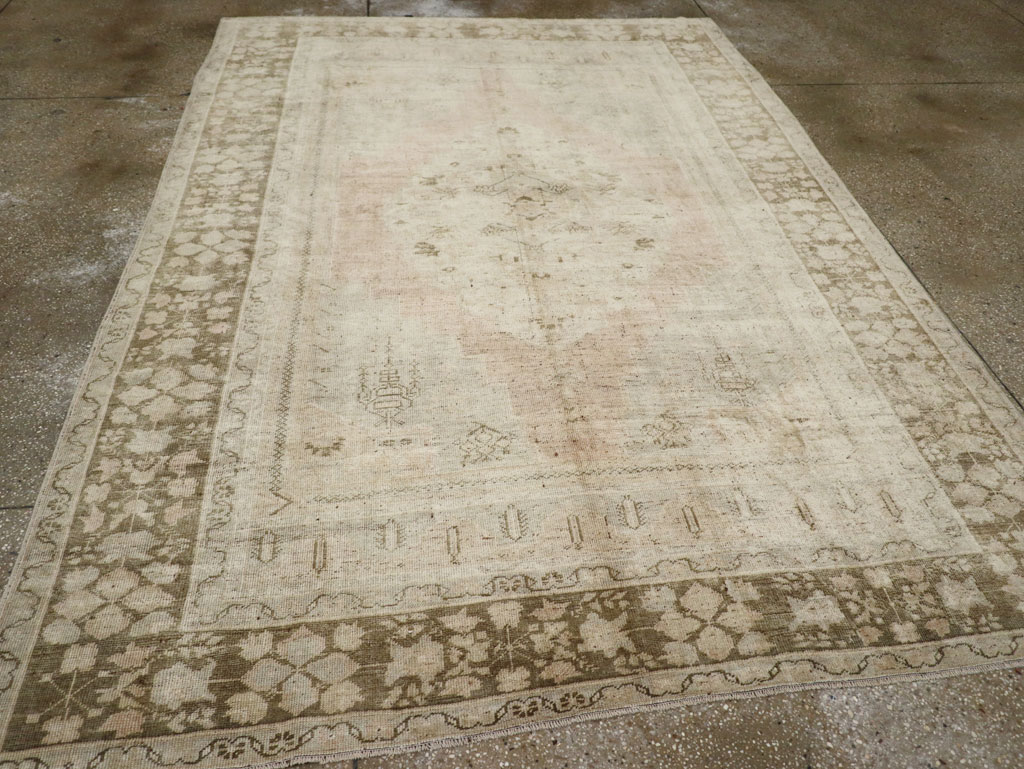 Vintage Turkish Anatolian Accent Rug, No.33487 - Galerie Shabab