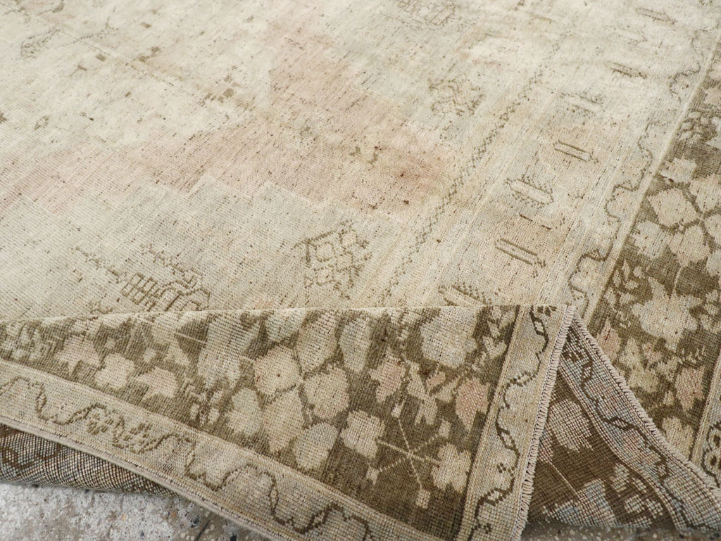 Vintage Turkish Anatolian Accent Rug, No.33487 - Galerie Shabab