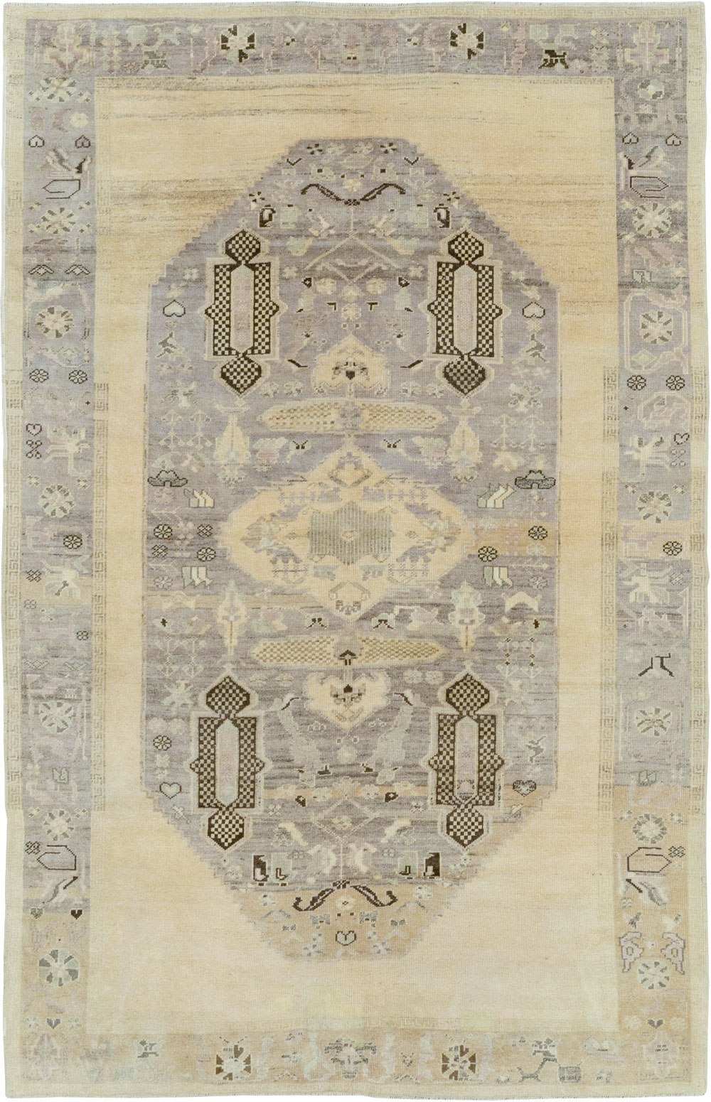 Vintage Turkish Anatolian Accent Rug, No.33488 - Galerie Shabab