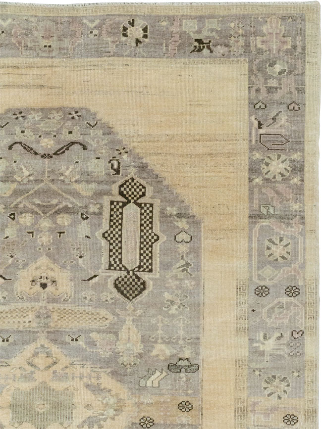 Vintage Turkish Anatolian Accent Rug, No.33488 - Galerie Shabab