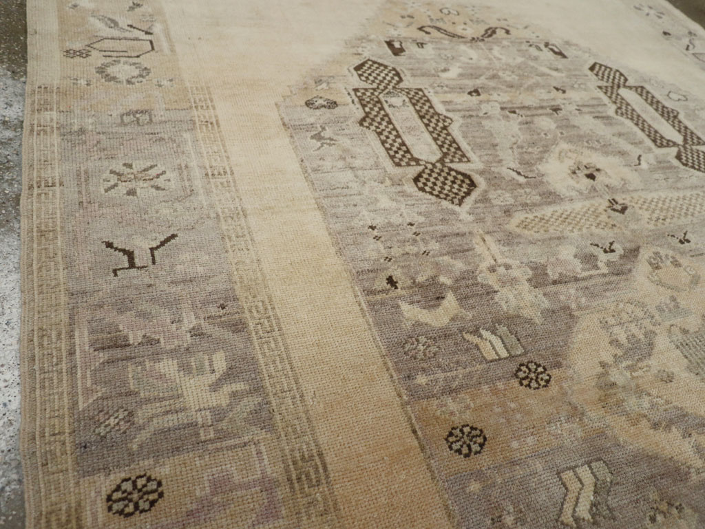 Vintage Turkish Anatolian Accent Rug, No.33488 - Galerie Shabab