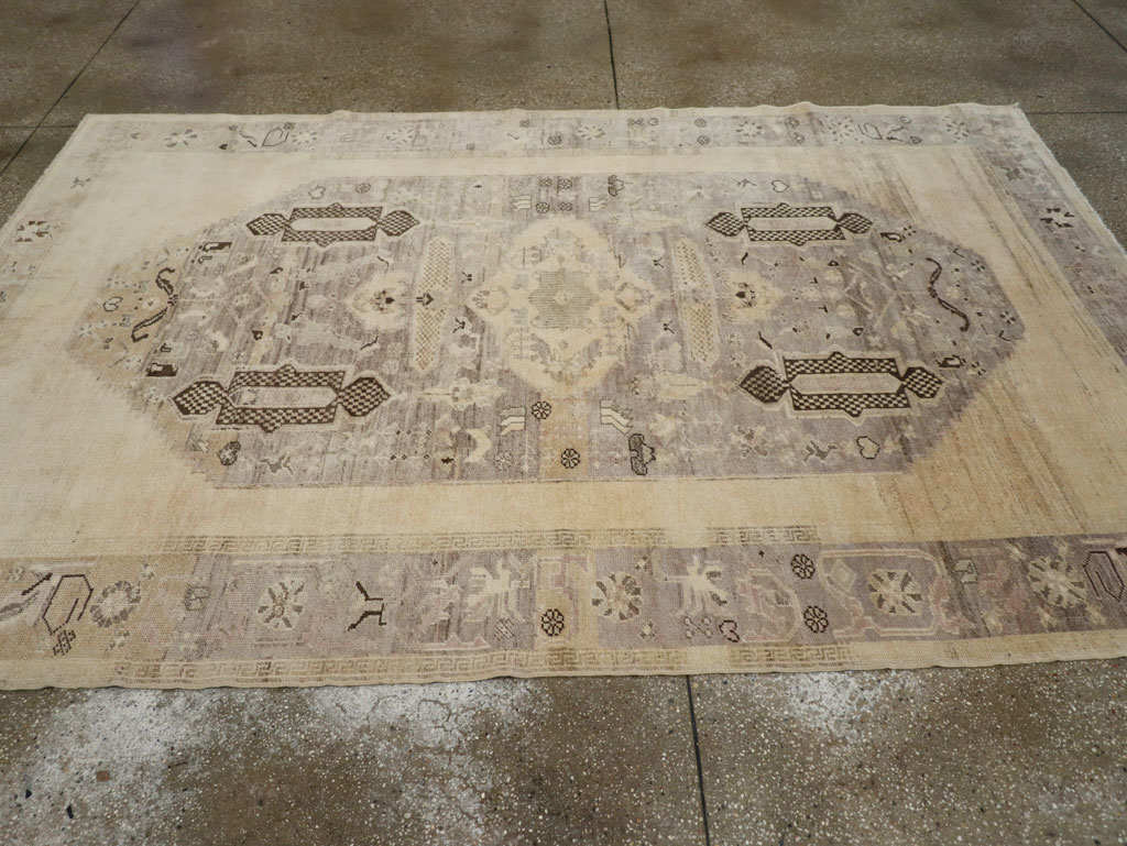 Vintage Turkish Anatolian Accent Rug, No.33488 - Galerie Shabab