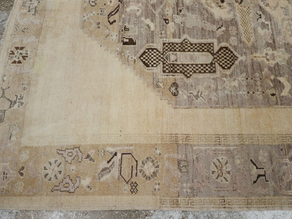 Vintage Turkish Anatolian Accent Rug, No.33488 - Galerie Shabab