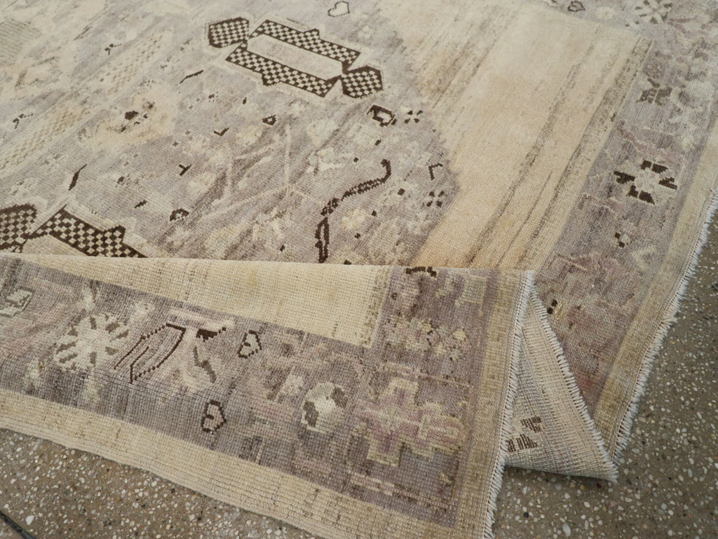 Vintage Turkish Anatolian Accent Rug, No.33488 - Galerie Shabab