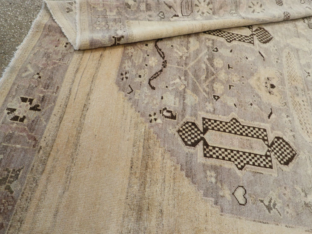 Vintage Turkish Anatolian Accent Rug, No.33488 - Galerie Shabab