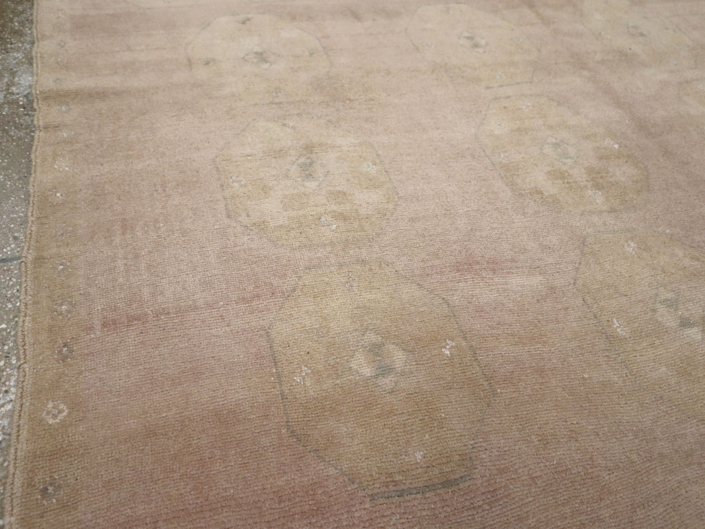 Vintage Turkish Anatolian Accent Rug, No.33489 - Galerie Shabab