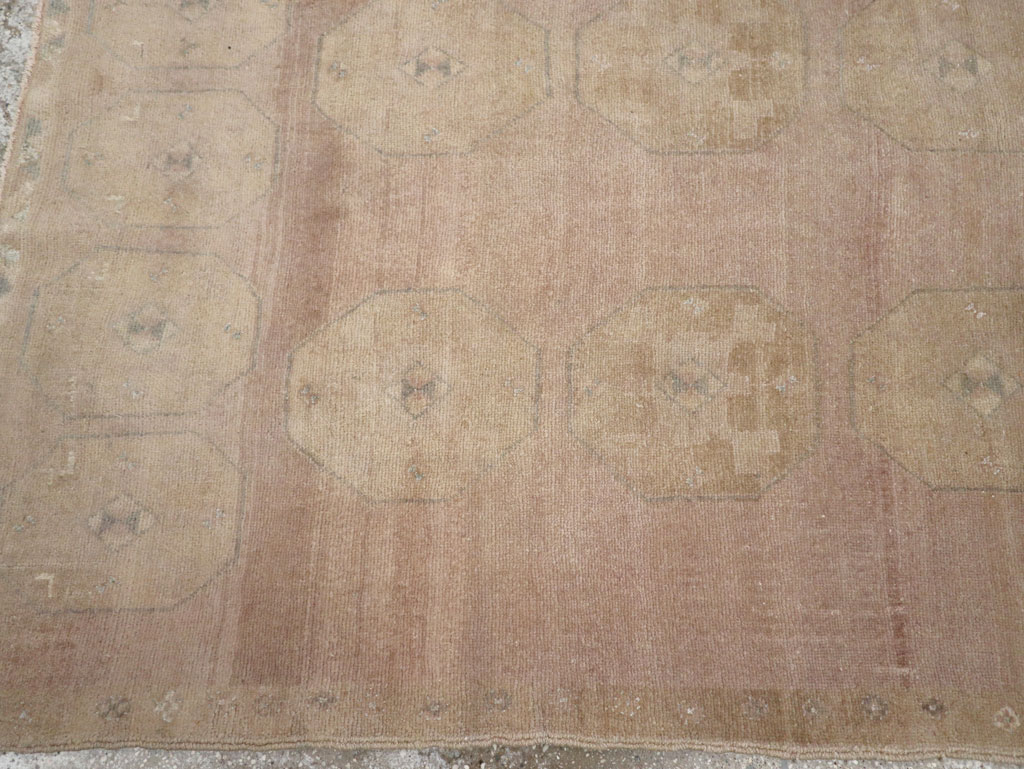 Vintage Turkish Anatolian Accent Rug, No.33489 - Galerie Shabab