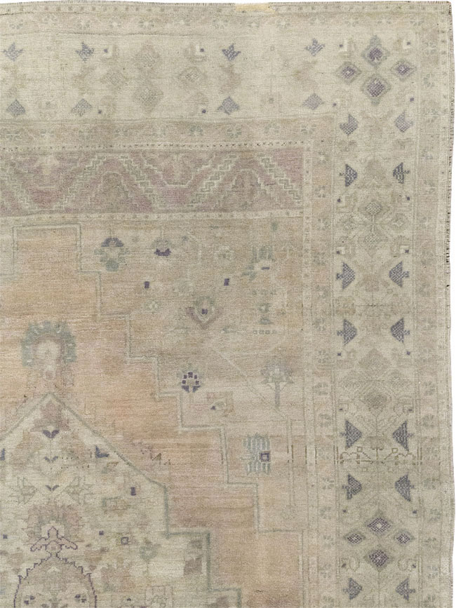 Vintage Turkish Anatolian Accent Carpet, No.33490 - Galerie Shabab